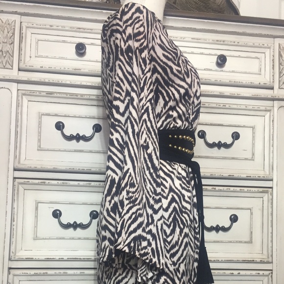 Beautiful, Light, Versatile Tunic - an easy 'go to' for looking fabulous! - Picture 7 of 10